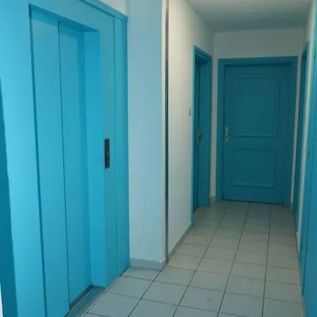 Apartamento Port-frejus T2. Garage Prive, Clim, 300m Plage.