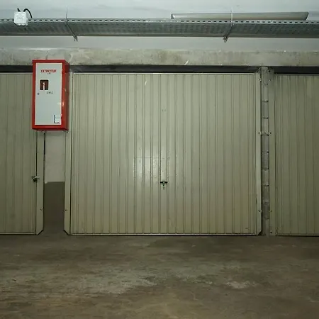 Port-frejus T2. Garage Prive, Clim, 300m Plage.