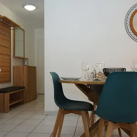 Port-frejus T2. Garage Prive, Clim, 300m Plage. Apartamento