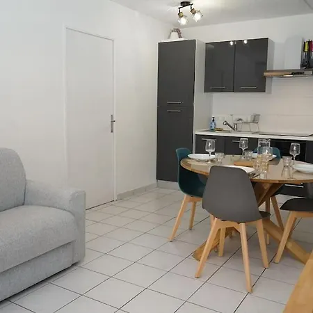 Apartamento Port-frejus T2. Garage Prive, Clim, 300m Plage. *